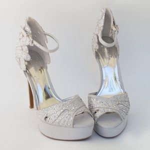 NWOT Gianni Bini Silver Rhinestone Heels